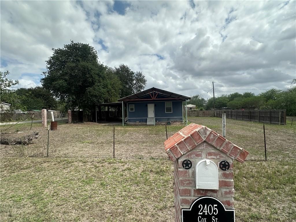 2405 Cox St Property Photo 4