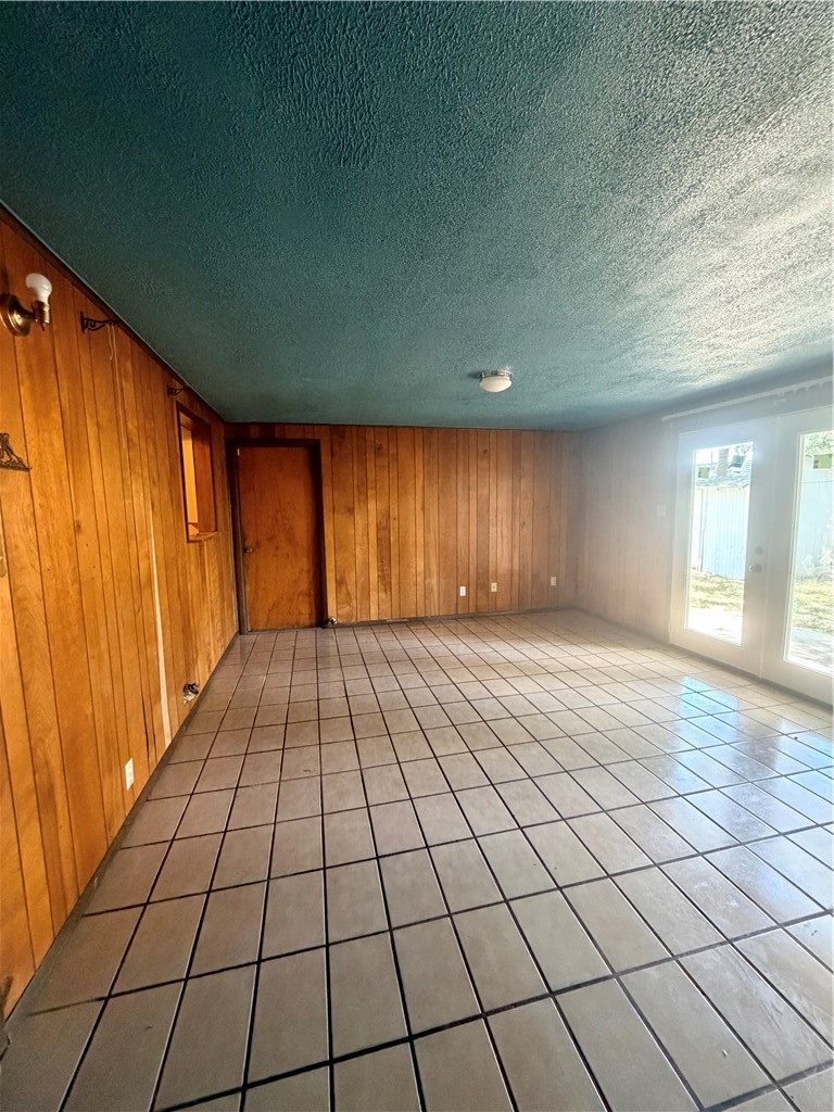 809 Loma St Property Photo 2