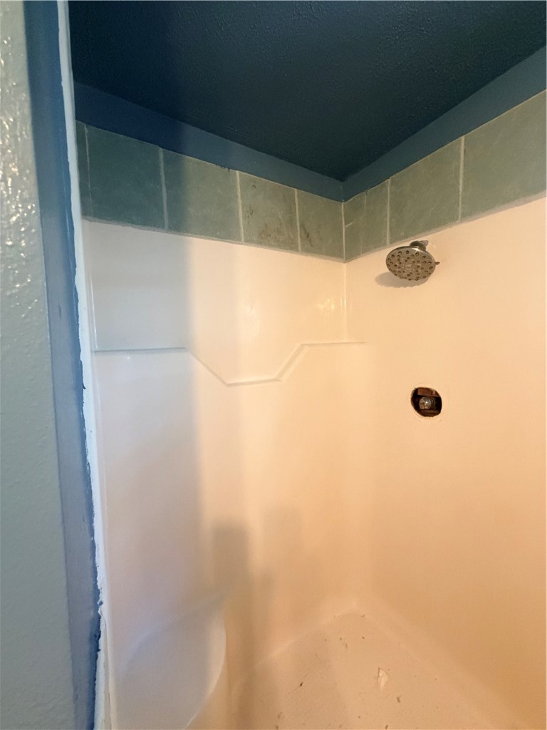 809 Loma St Property Photo 4