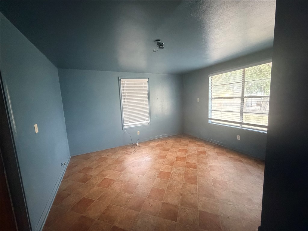 809 Loma St Property Photo 5