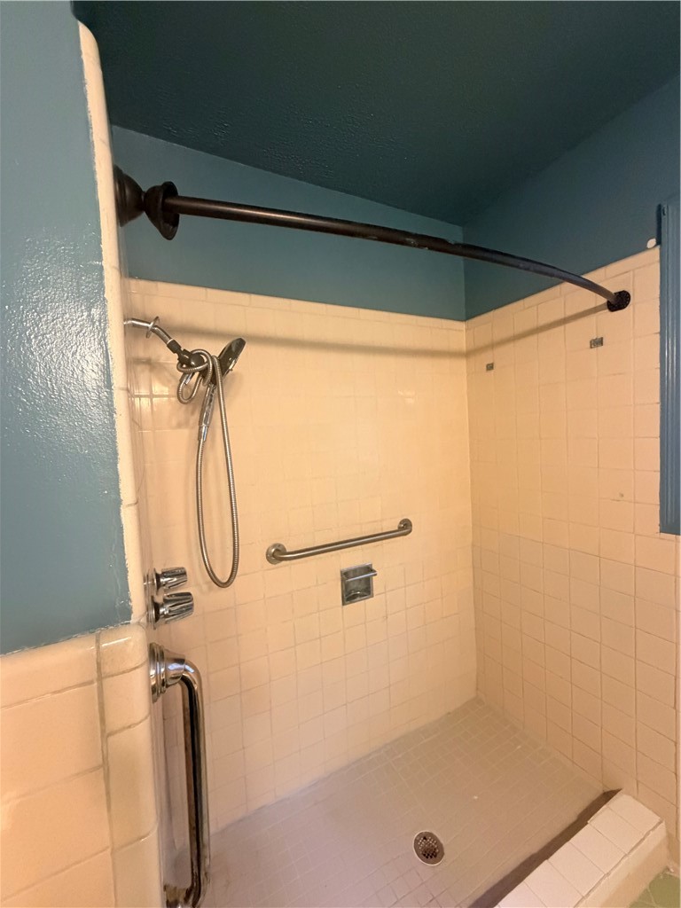 809 Loma St Property Photo 9