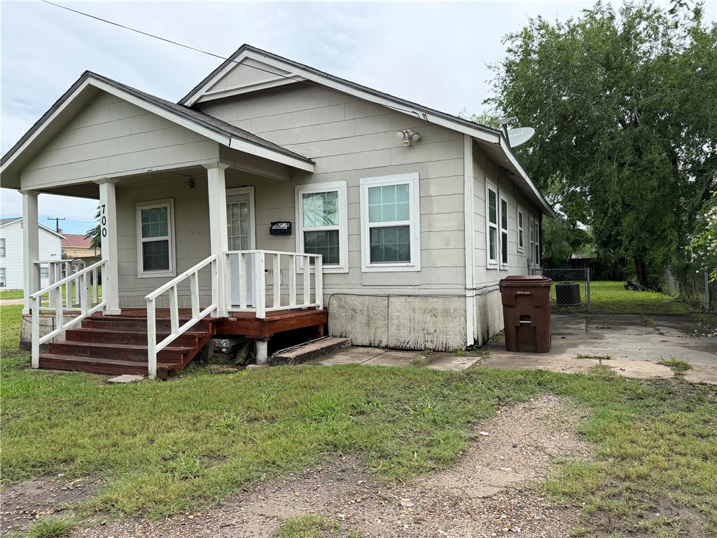 700 W Nettie Property Photo 2