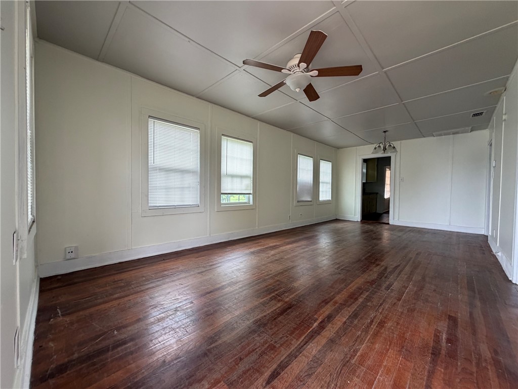 700 W Nettie Property Photo 3