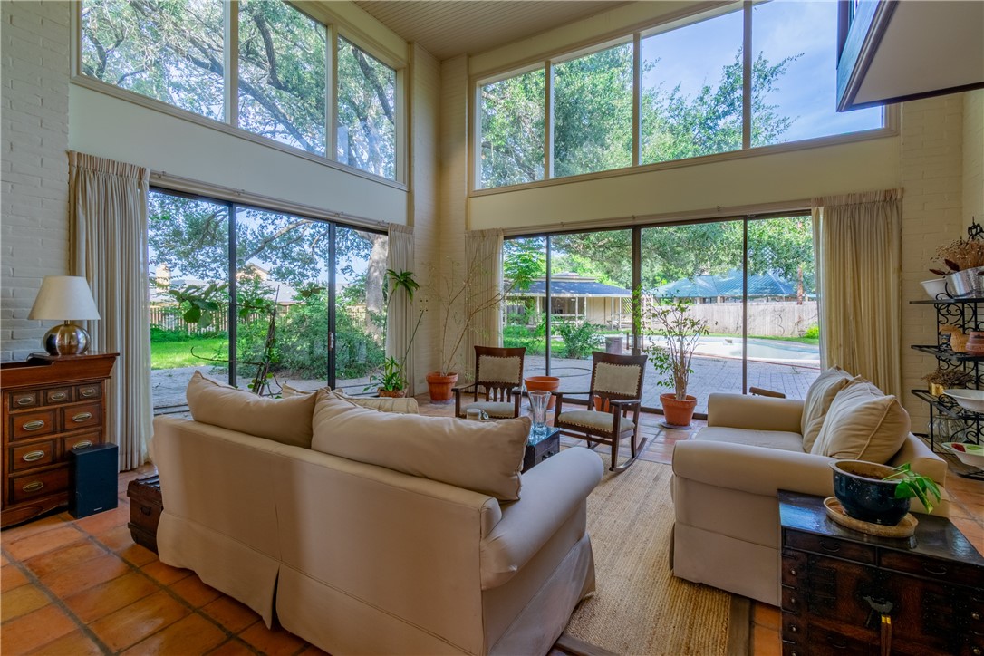 4 Caleta Cir Property Photo 6