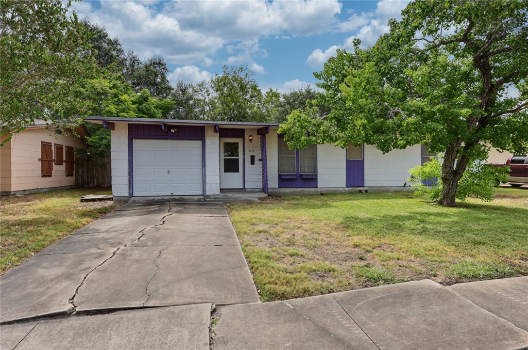 713 Sam St Property Photo 1