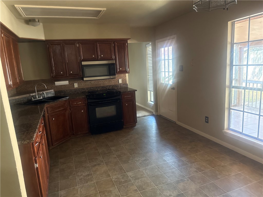 3522 Picadilly Lane Property Photo 4