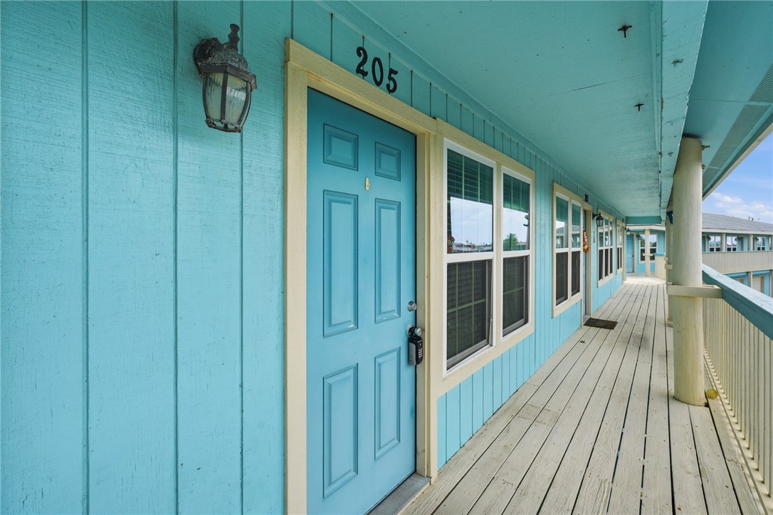 1809 Hillcrest Dr 205 Property Photo 4