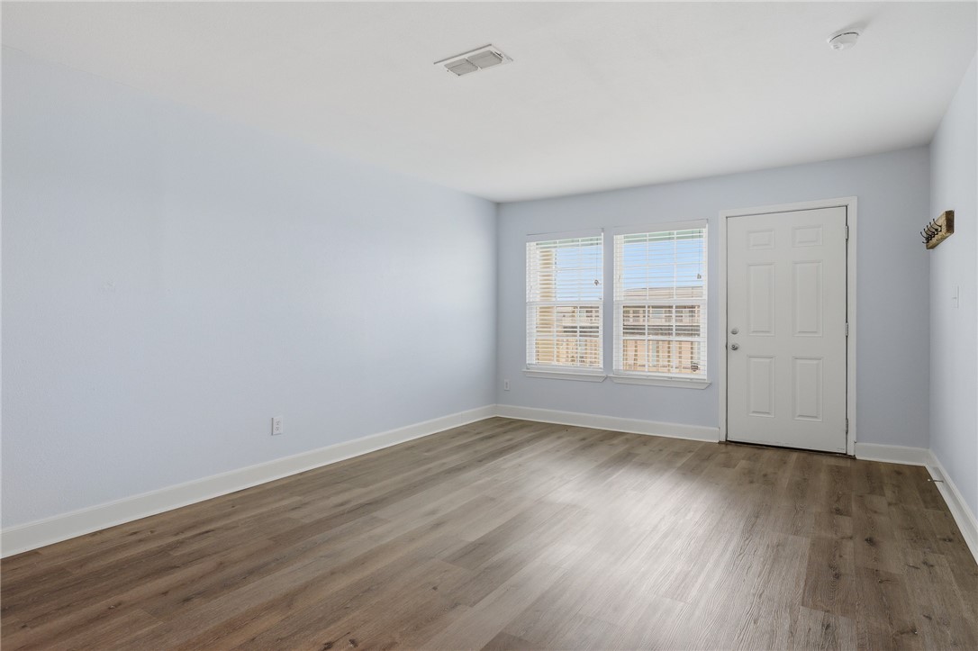 1809 Hillcrest Dr 205 Property Photo 6