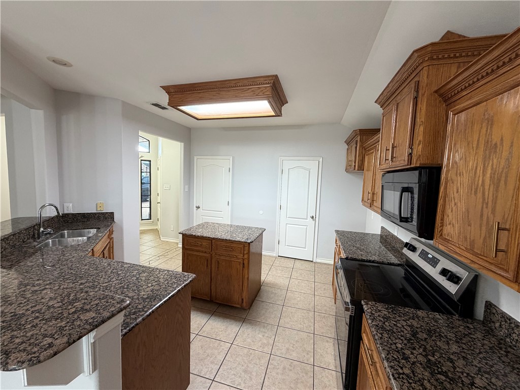 6830 Round Table St Property Photo 7