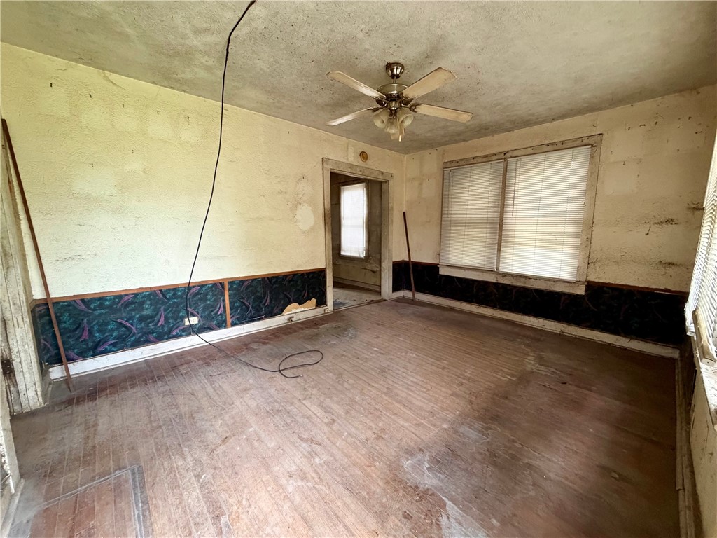 702 W Nettie Property Photo 3
