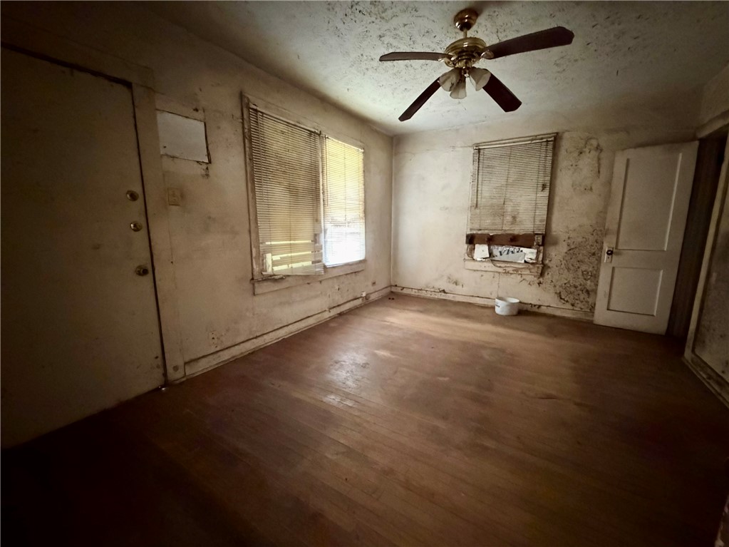 702 W Nettie Property Photo 5