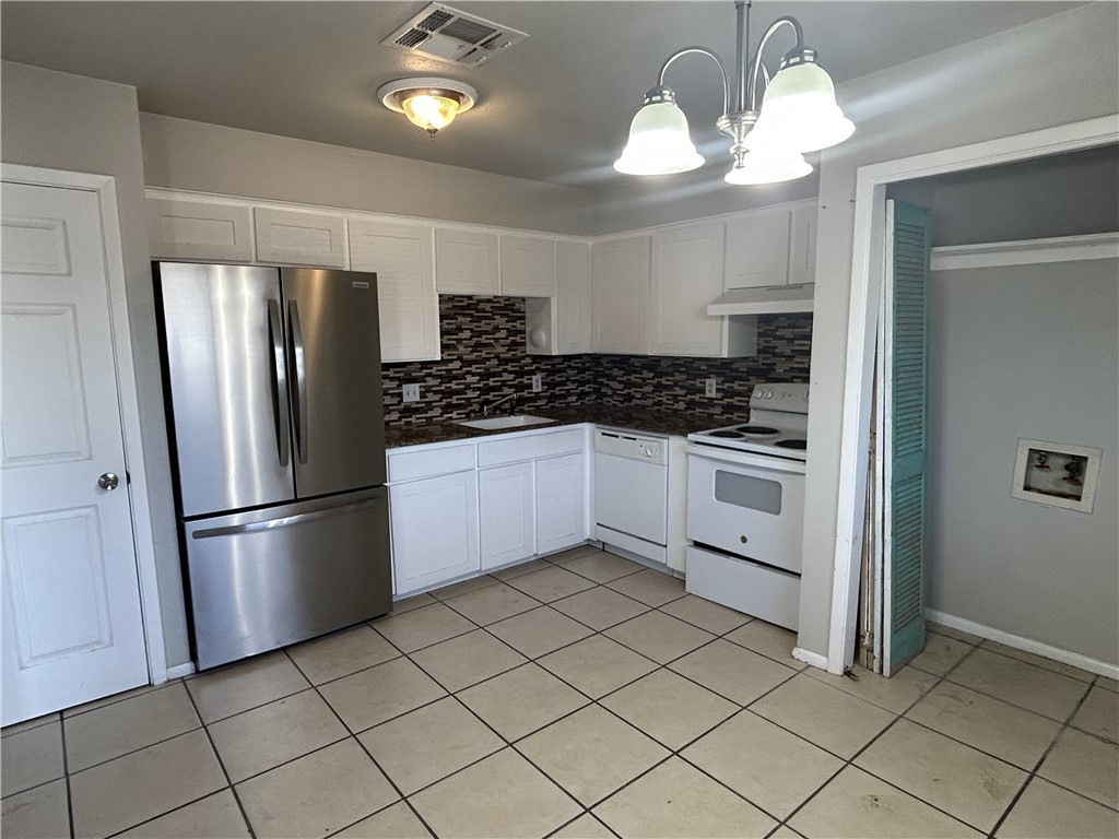 1606 Cimmarron St A Property Photo 6