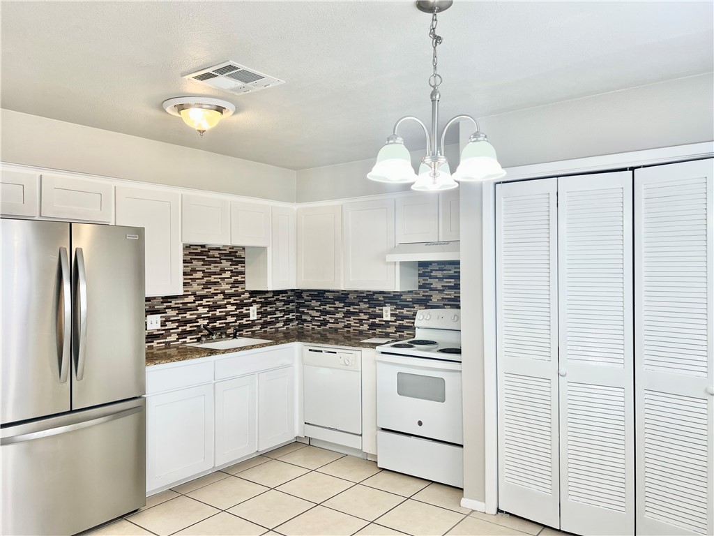 1606 Cimmarron St A Property Photo 6