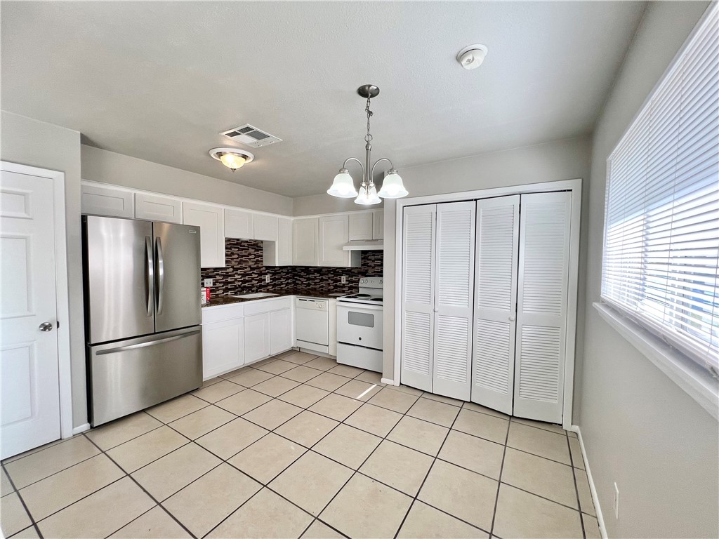 1606 Cimmarron St A Property Photo 7