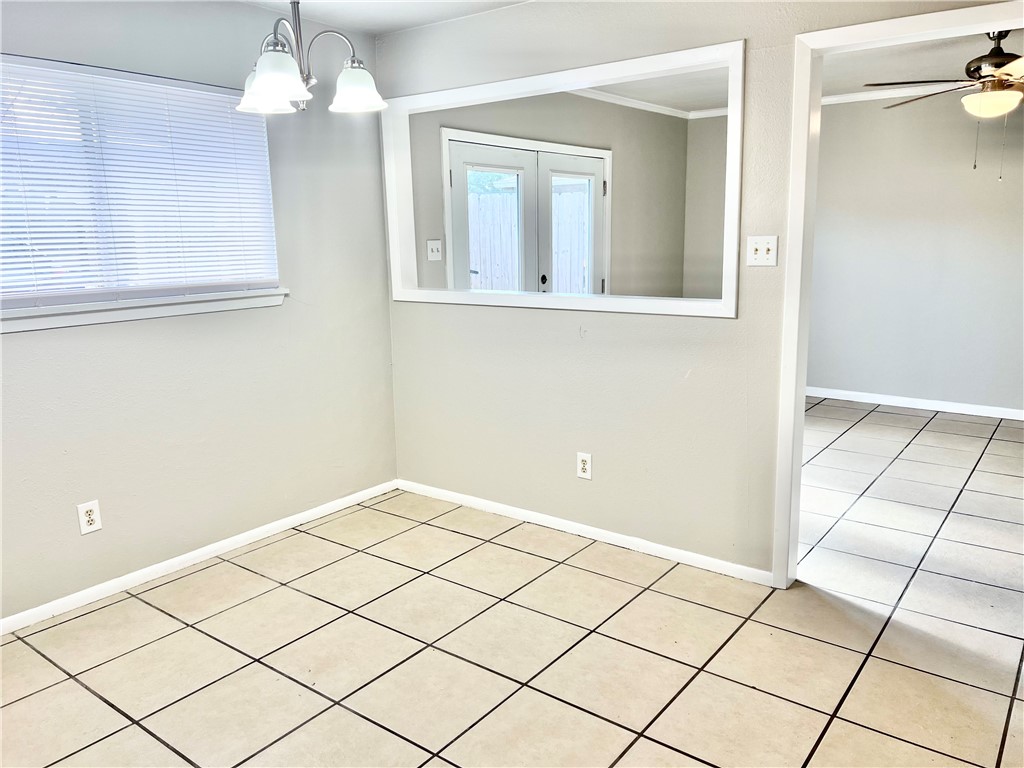 1606 Cimmarron St A Property Photo 8