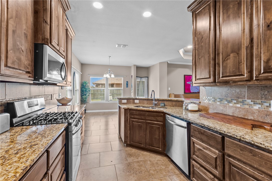 7605 Sable Creek Dr Property Photo 10