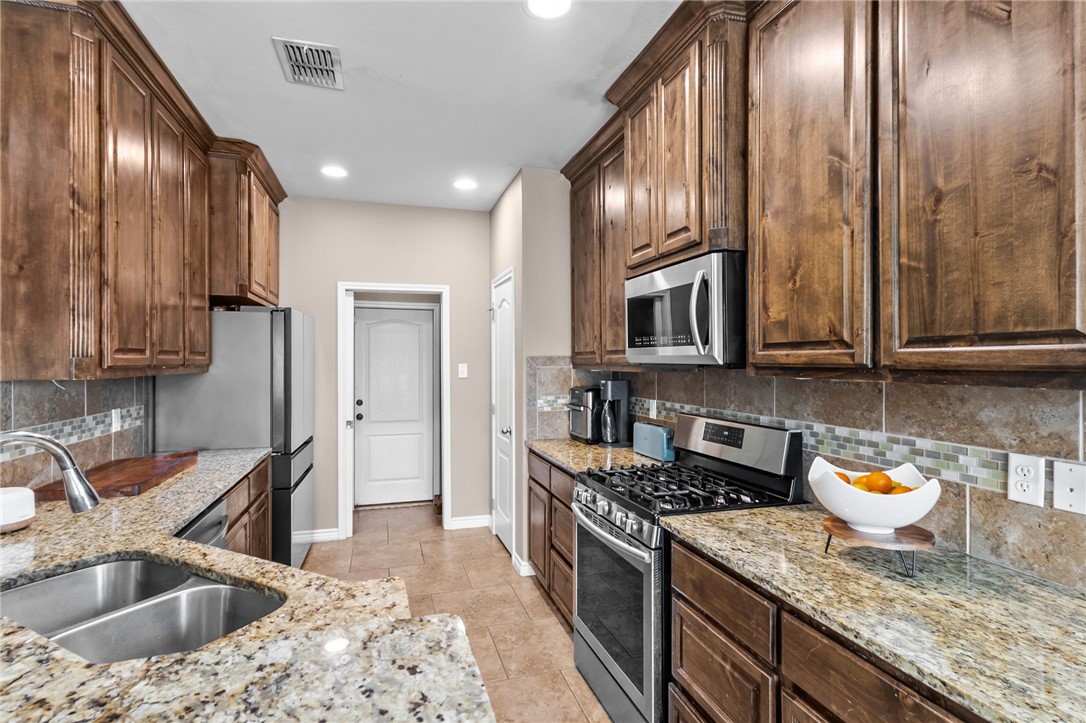 7605 Sable Creek Dr Property Photo 11
