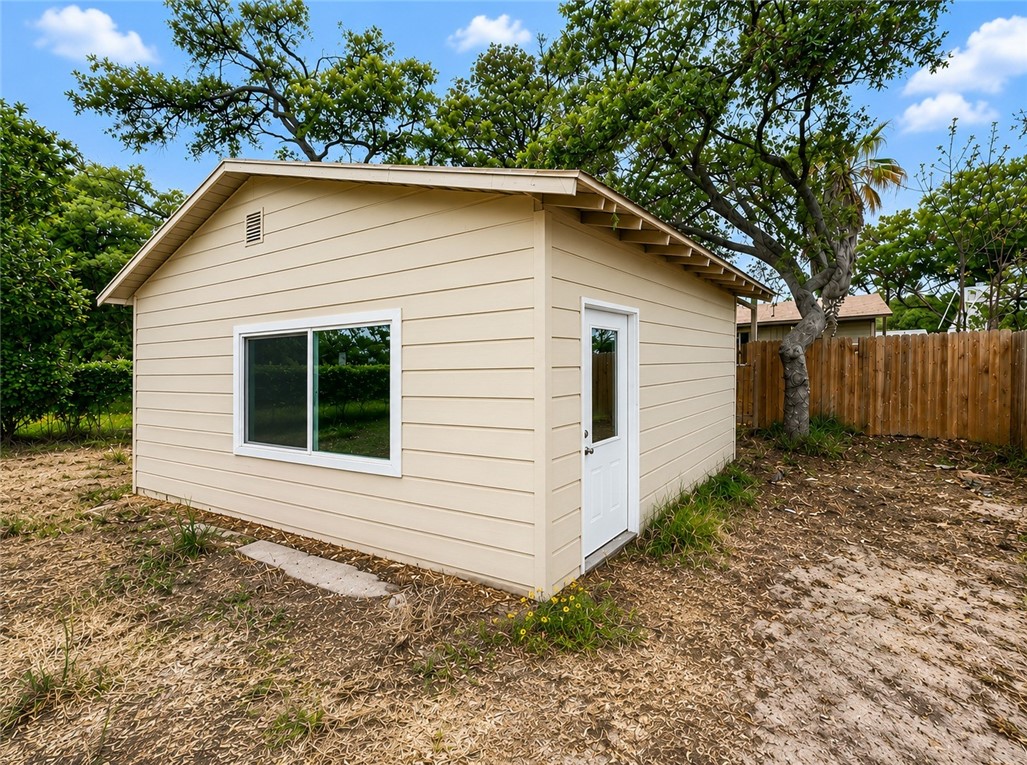 1309 Oak Park Dr B Property Photo 1