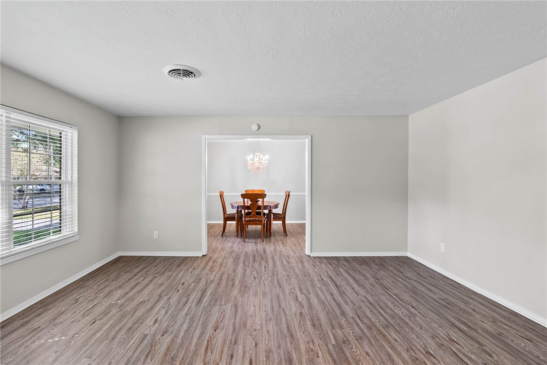 726 Meadowbrook Dr Property Photo 6