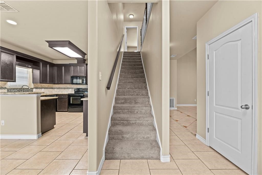 6438 Hardwick St Property Photo 3