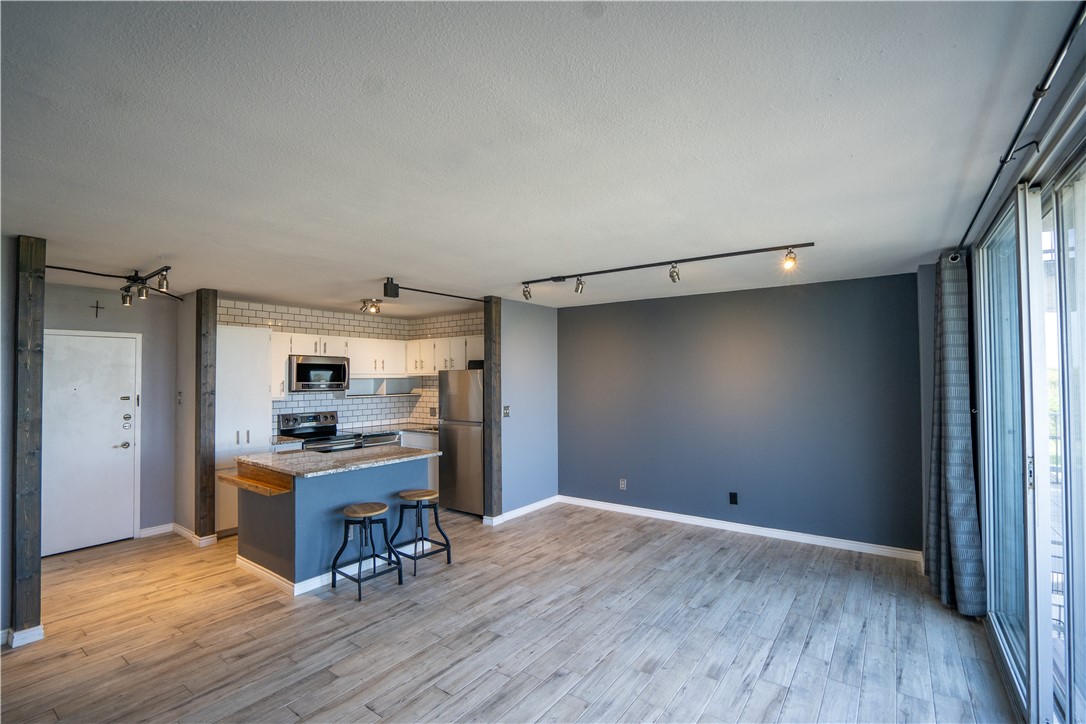 715 S Upper Broadway St 406 Property Photo 3