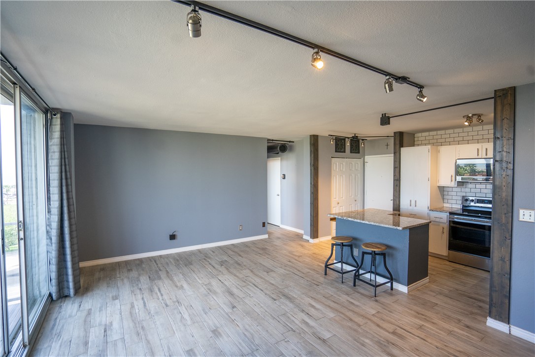 715 S Upper Broadway St 406 Property Photo 6