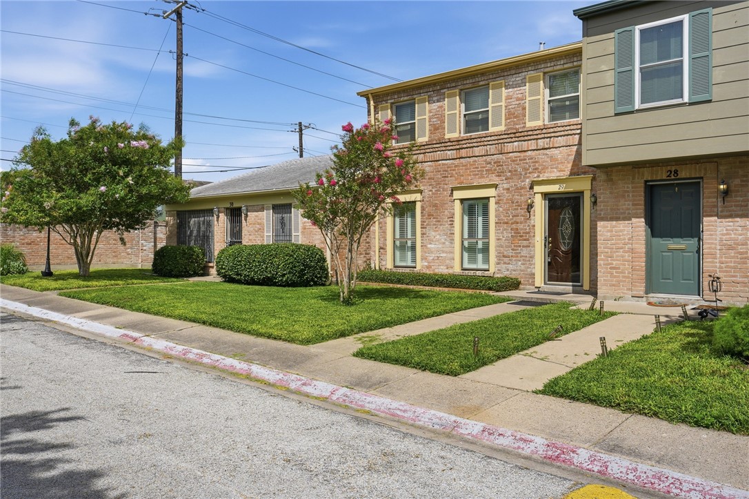 29 Townhouse Lane Property Photo 2