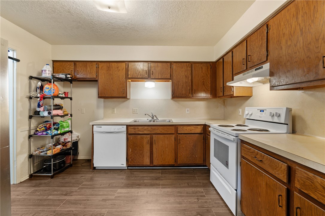 6612 Hardwick Dr B Property Photo 5