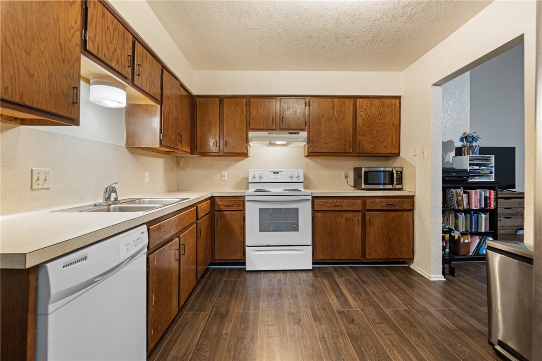 6612 Hardwick Dr B Property Photo 6