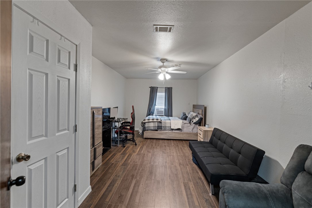 6612 Hardwick Dr B Property Photo 10