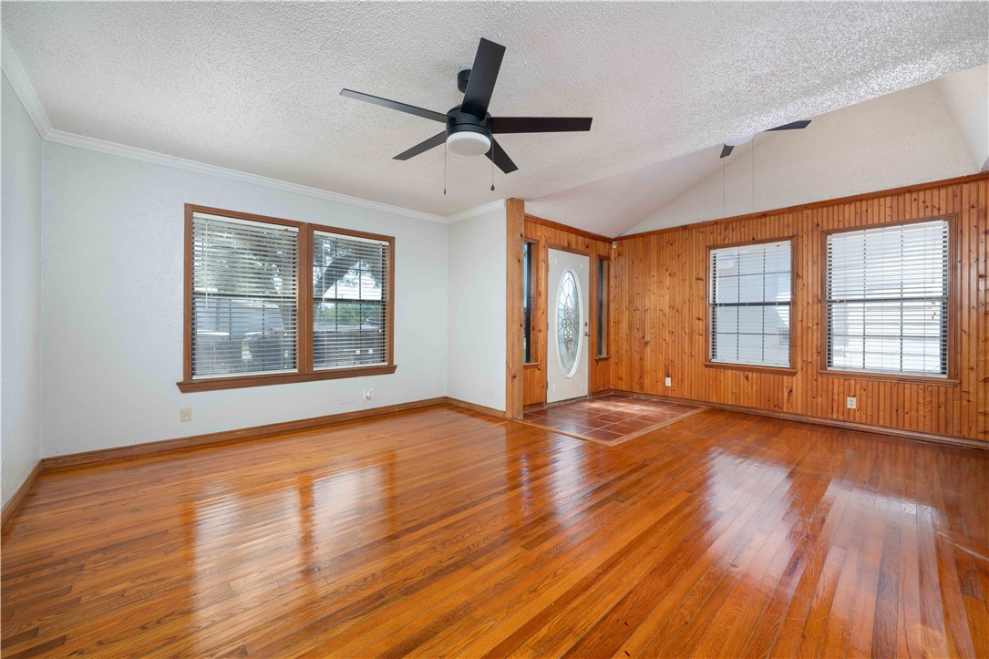 1050 Dorthy Dr Property Photo 4
