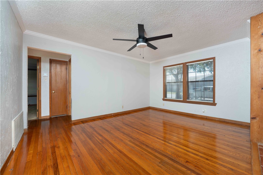 1050 Dorthy Dr Property Photo 5