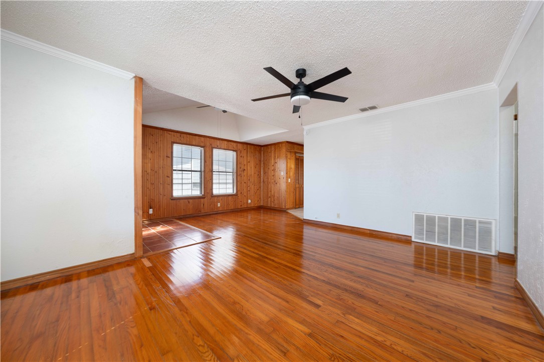 1050 Dorthy Dr Property Photo 6