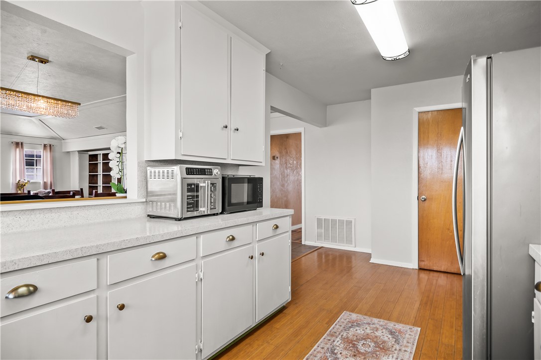 1211 Whispering Sands St Property Photo 13