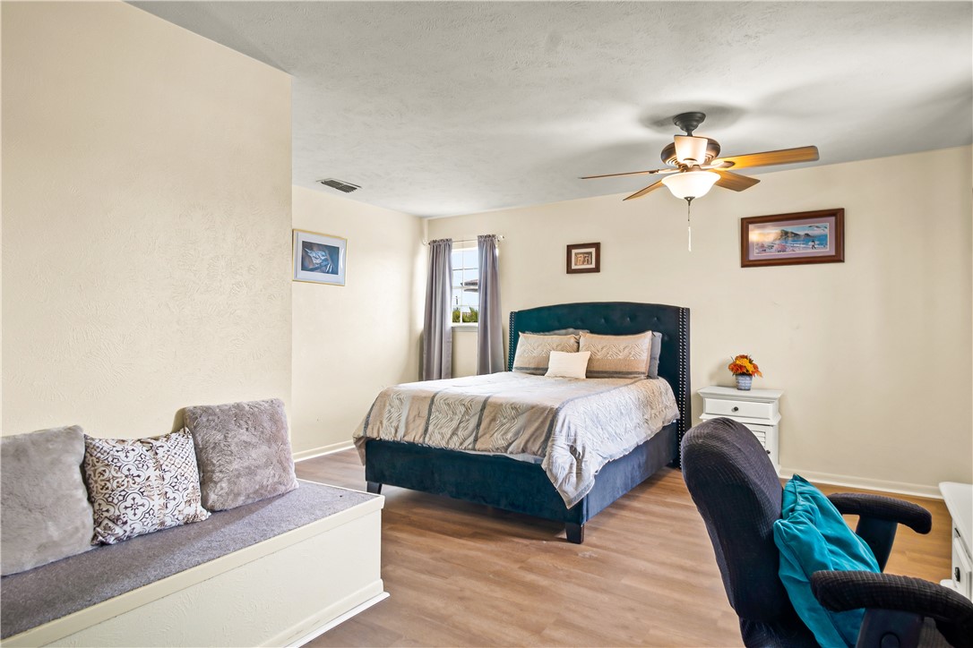 1211 Whispering Sands St Property Photo 14