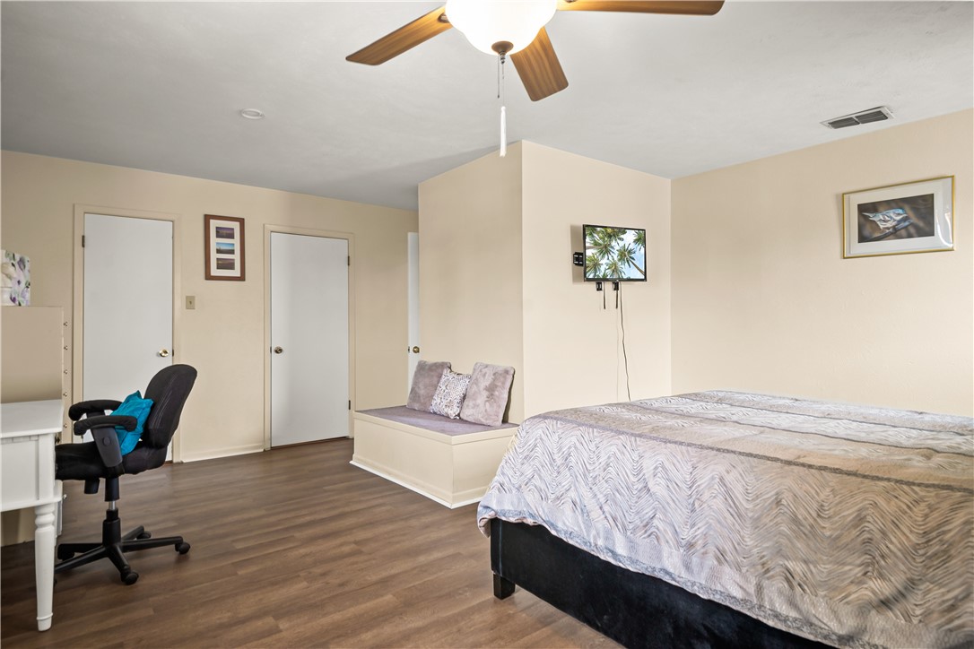 1211 Whispering Sands St Property Photo 16