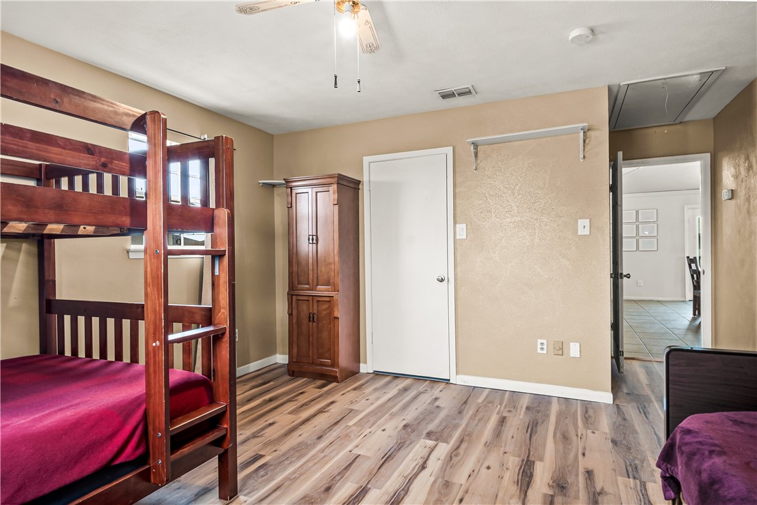 1211 Whispering Sands St Property Photo 20