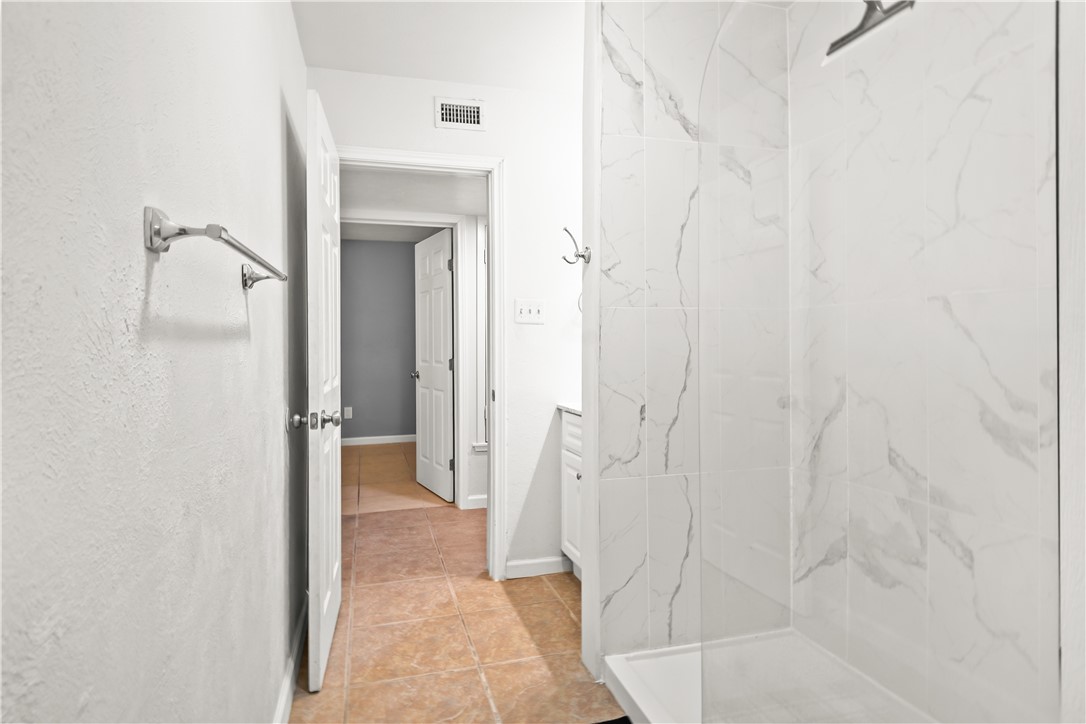 1211 Whispering Sands St Property Photo 28