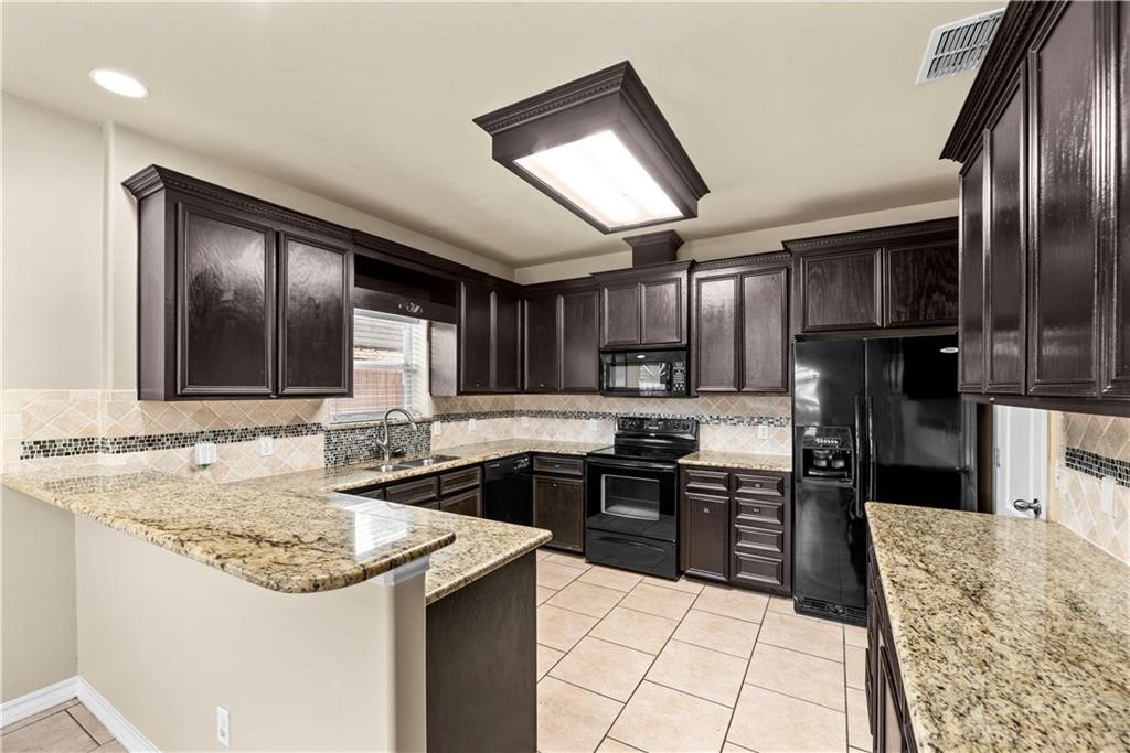 6438 Hardwick St Property Photo 8