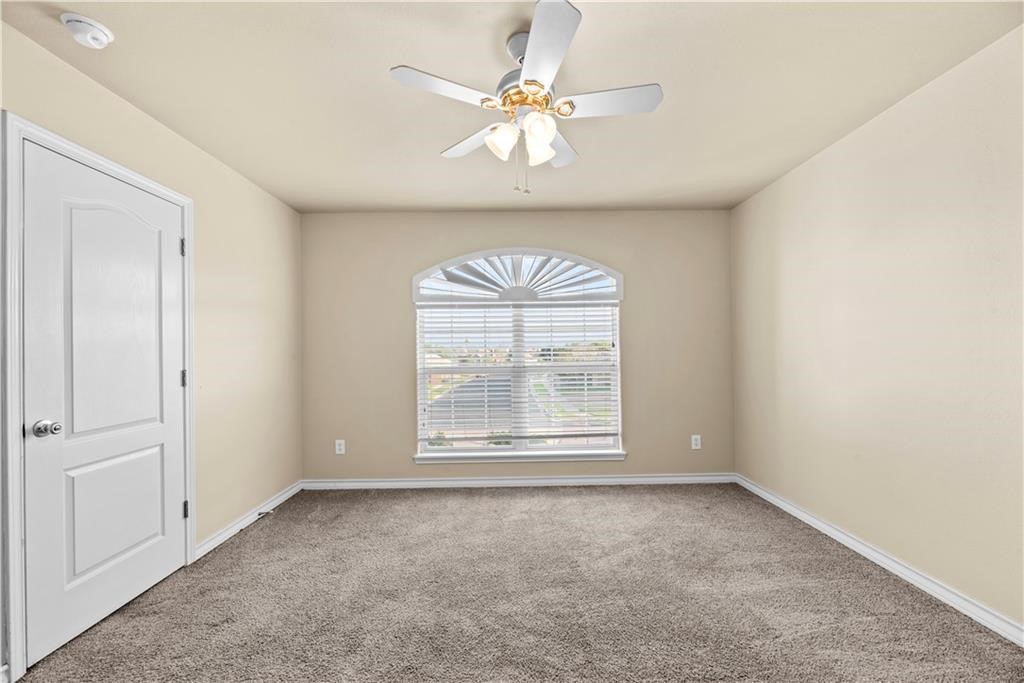 6438 Hardwick St Property Photo 15