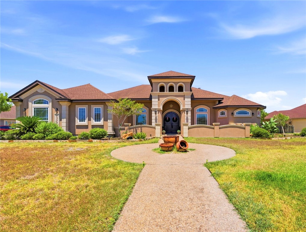 8401 Lago Vista Dr Property Photo