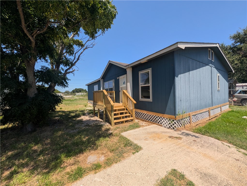 933 Grand View St Property Photo 1