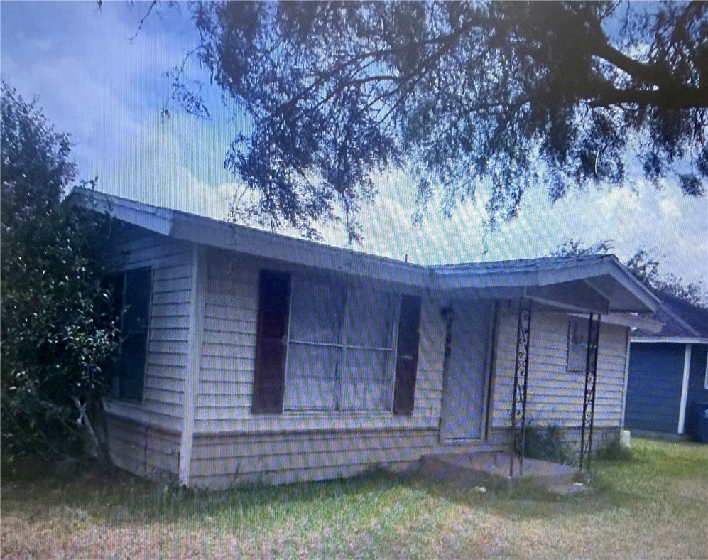 102 First St Property Photo 1
