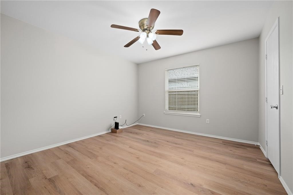 426 Oak Harbor Dr Property Photo 17