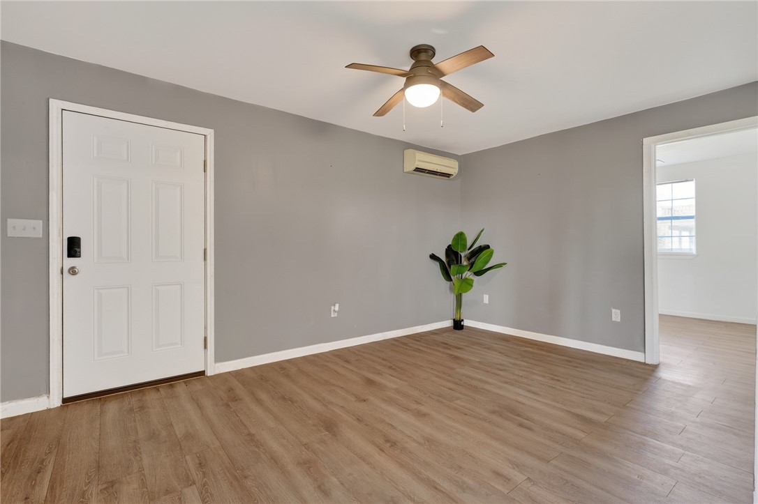 114 W Shady Oak Property Photo 8