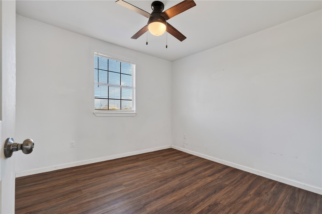 114 W Shady Oak Property Photo 13