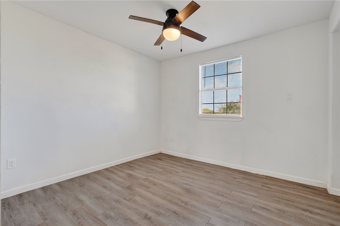 114 W Shady Oak Property Photo 15