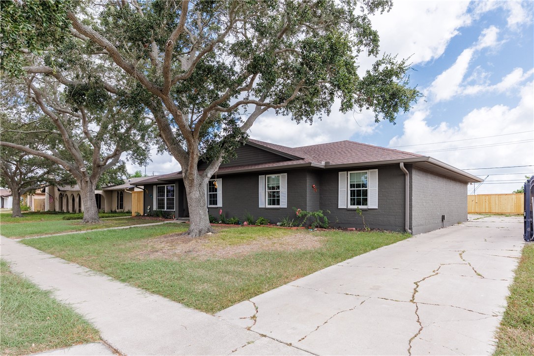 6702 Sahara Dr Property Photo 3