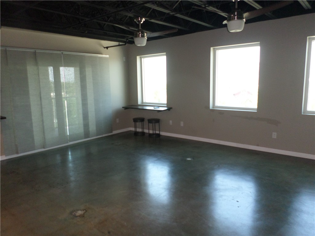 901 N Upper Broadway St 306 Property Photo 2