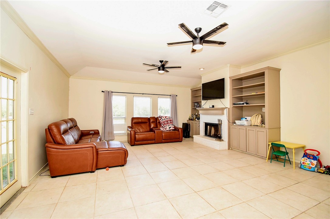 2200 Gabriel Ct Property Photo 4